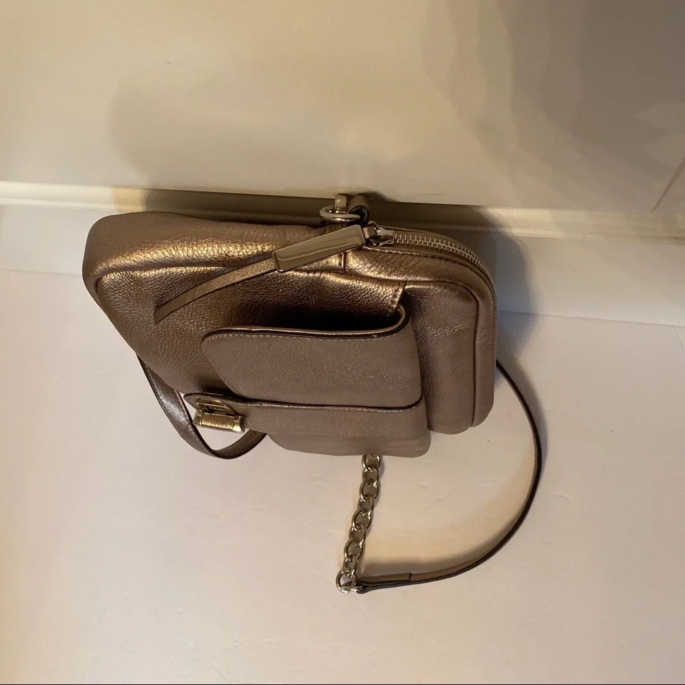 B. MAKOWSKY BAG SHOULDER CROSSBODY GOLD LEATHER ZIP TOP SILVER HARDWARE